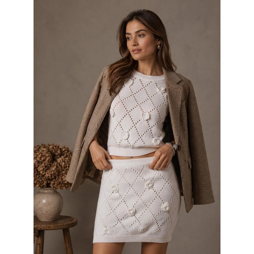 ANTHROPOLOGIE MAEVE New Women's Mini Skirt Ivory SMALL 3D Floral Details Cotton